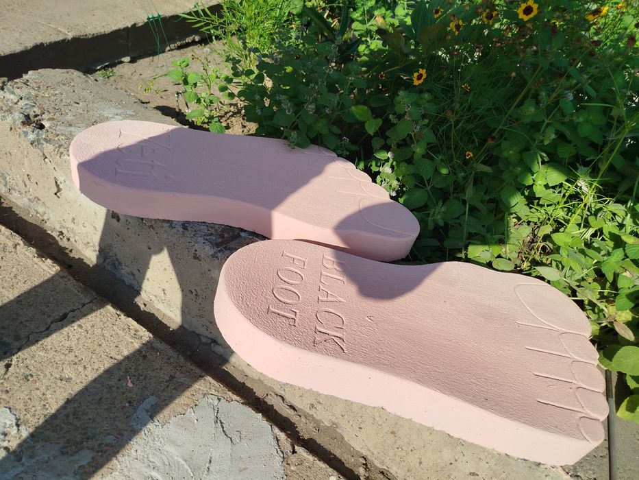 Продам декор для сада и огорода Лапки