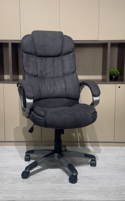 Игровое кресло эргономичное с поддержкой спины и регулировкой высоты