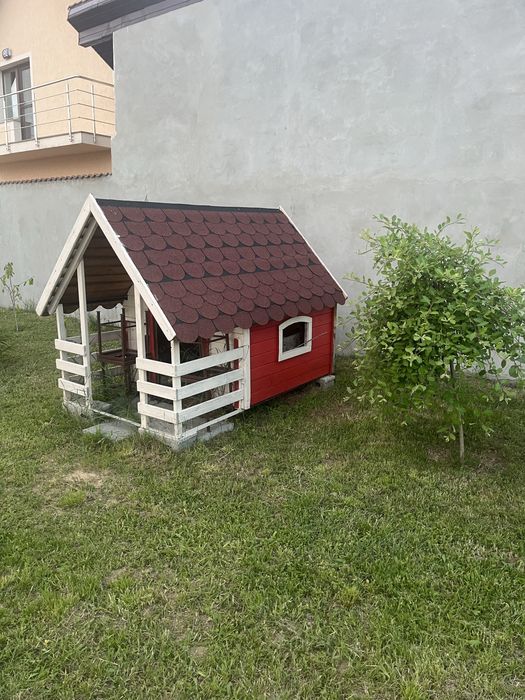 Căsuță de curte de lemn