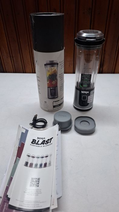 Блендер,шейкър смути Ninja Blast BC151EUBKEU, Безжичен,5v,0.530мл.