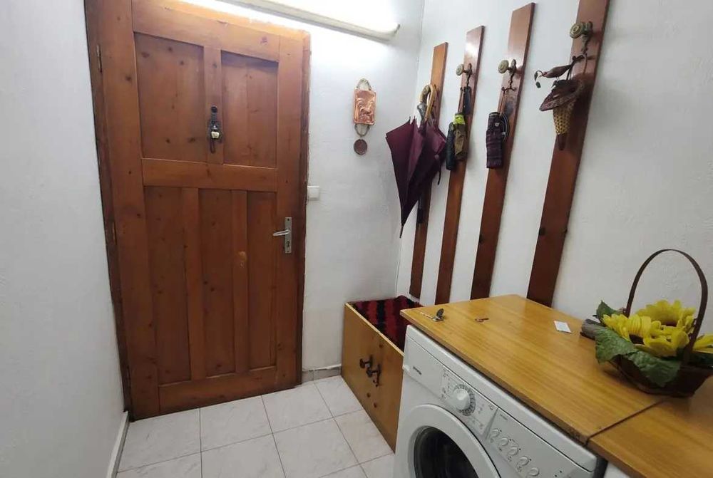 Продава двустаен апартамент в кв. Дружба 1