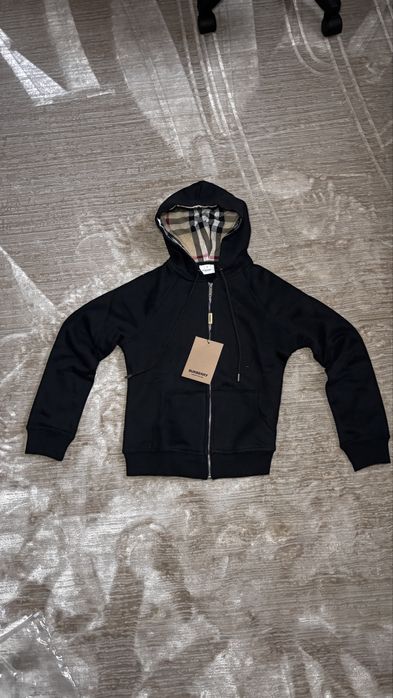 Стилтные кофты 4 штуки