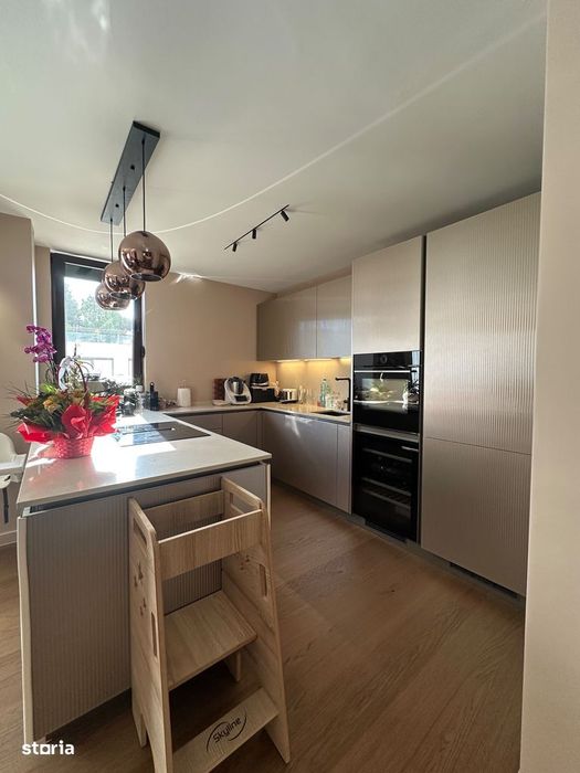 Penthouse spectaculos cu 3 dormitoare și terasă de 250 mp | Zona Herăs