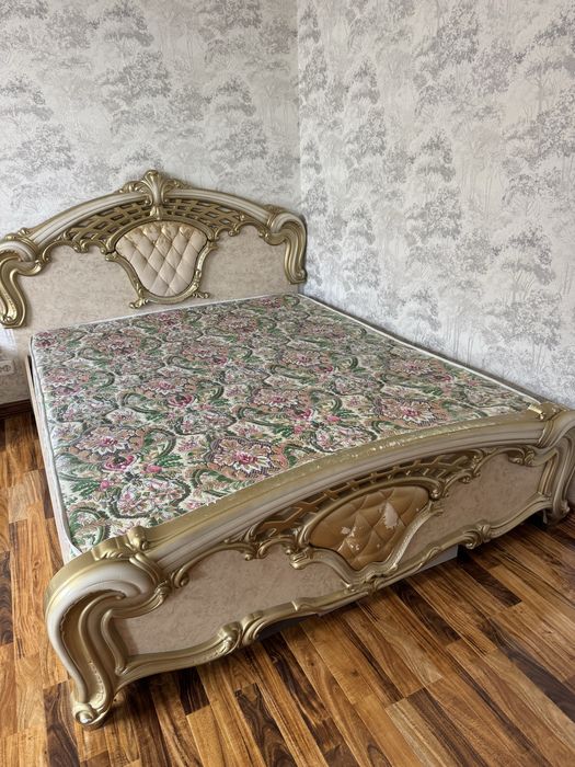 Продам спальниый гарнитур