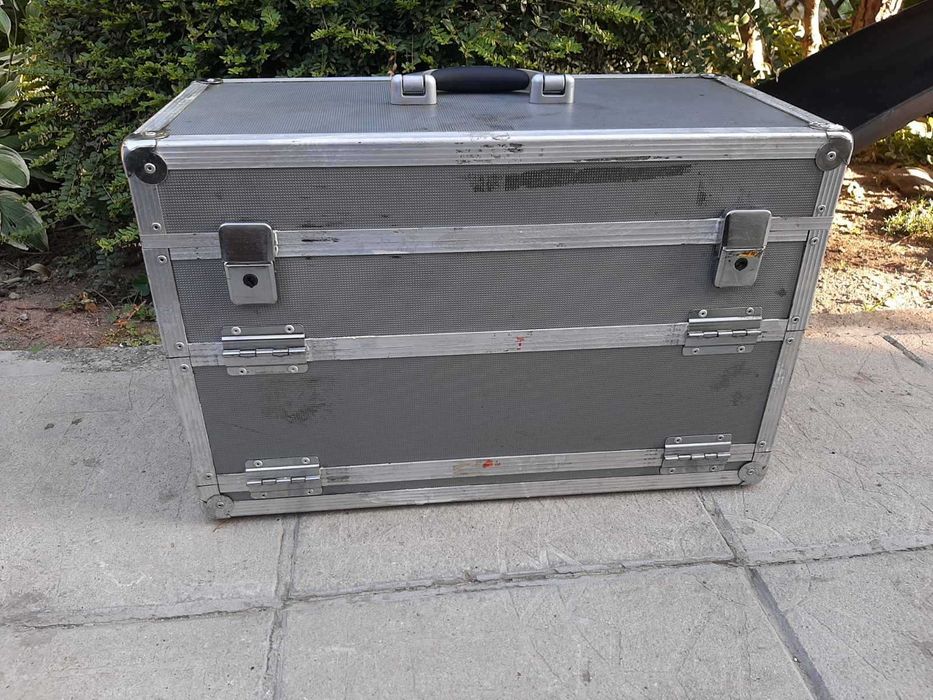 Алуминиев куфар .