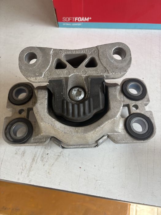 Опора (подушка) двигателя Land Rover