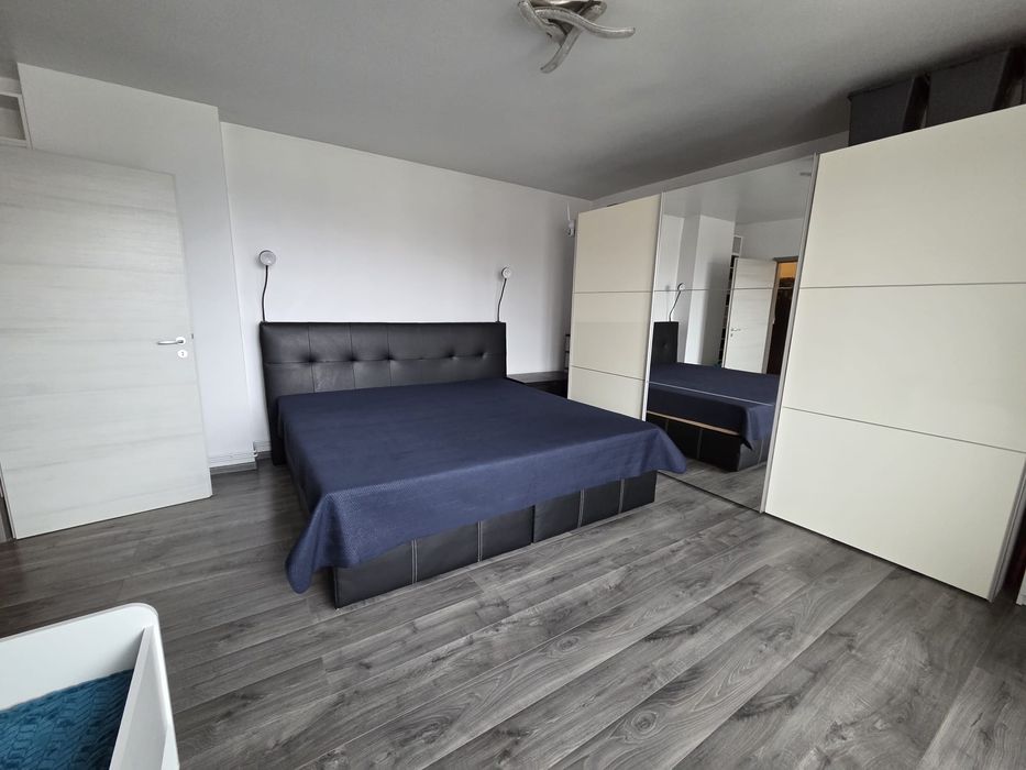 Vand apartament ,garsoniera ,baie ,hol,camera,balcon spatiu