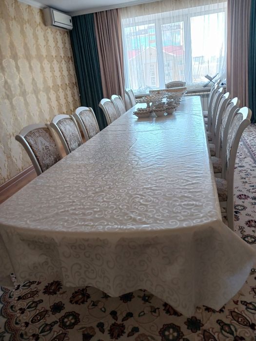 Продам стол с 14 стульями