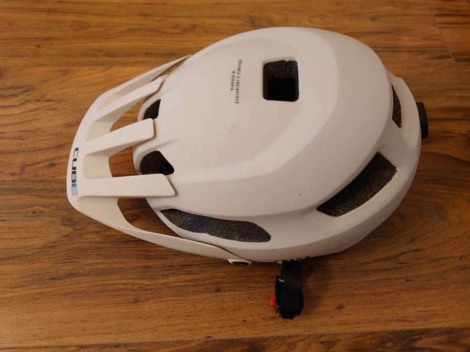 Vând casca protecție bicicliști Cube M 52~57 cm, nefolosită