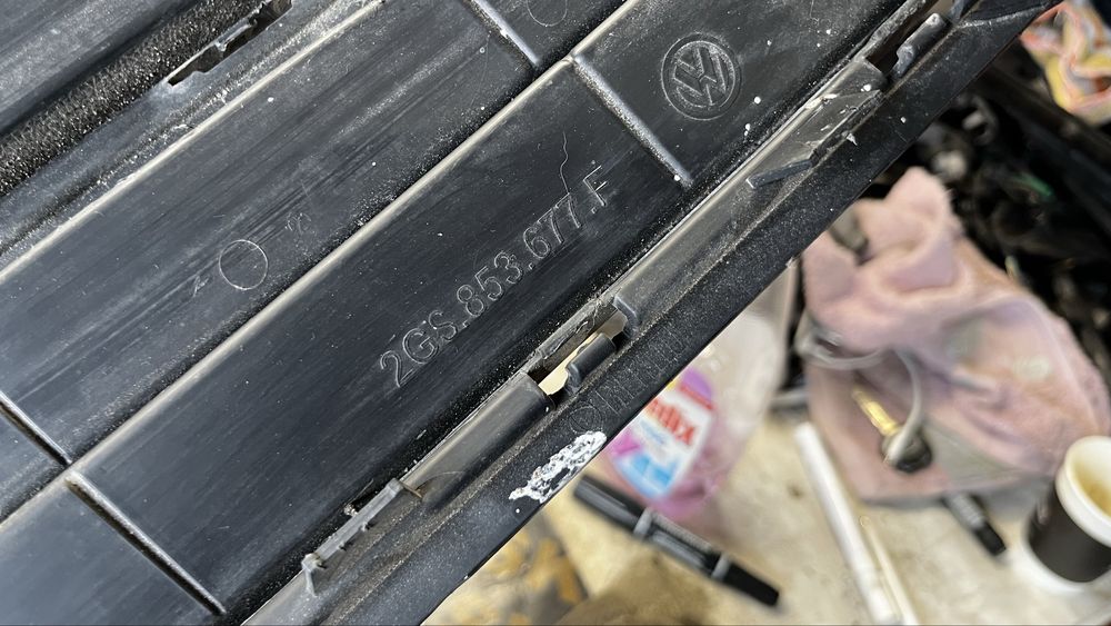 Volkswagen Polo 2GS предна решетка