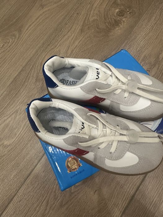 Кроссовки детские