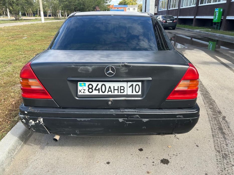 Автомобиль Мерседес  С-180