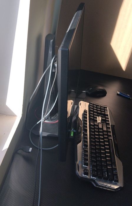 ASUS TUF GAMING 27.5 инча/ 280hz като нов