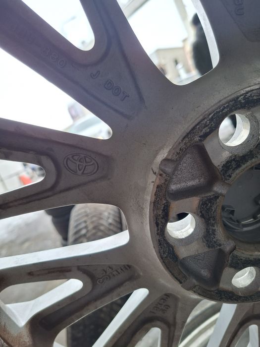Тойота р18 оригинал привазной диска балон