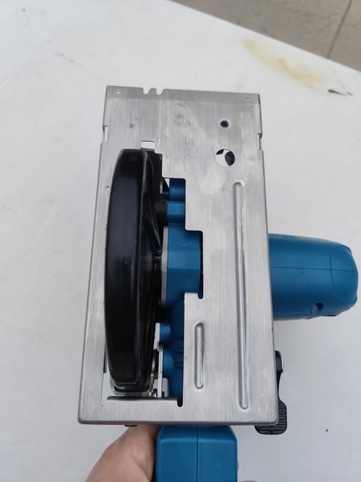 Акумулаторен ръчен циркуляр Макита Makita DSS501 + 5 Ah