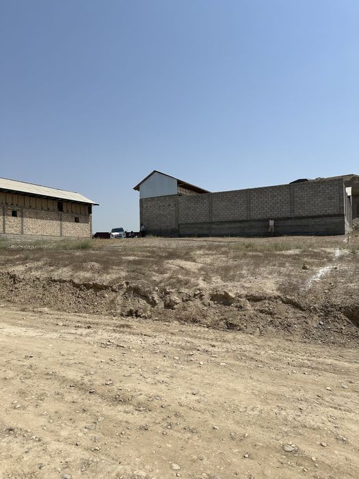 Quruq yer uchaska sotiladi