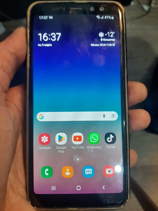 Продам телефон samsung A8