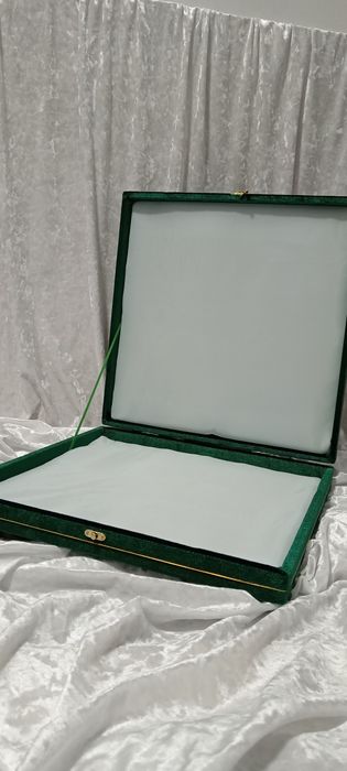 Futlar Karobkalar . Siz hohlagan razmerda xiberamiz.