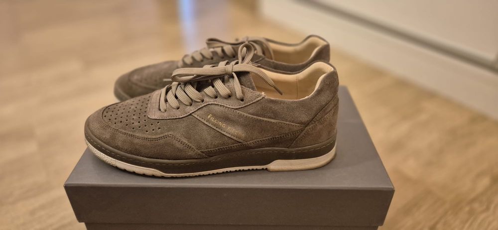 Vand Adidasi Filling Pieces