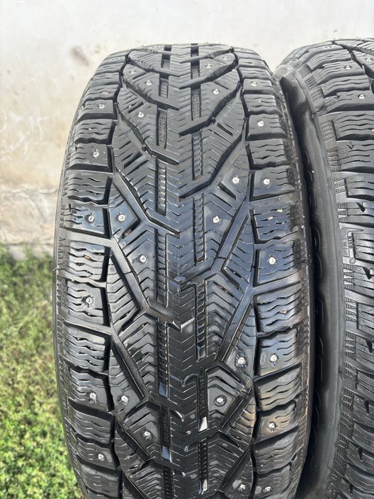 Шины зимние 215/60 R17