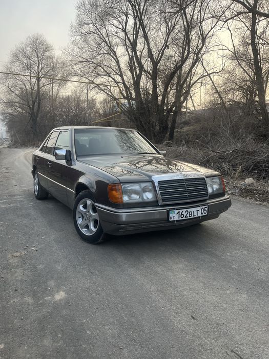 Mercedes-Benz E 230