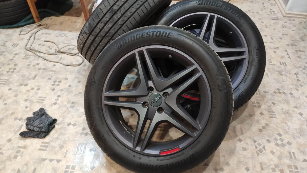 Продаются Диски с резиной 17"215/55 Bridgestone в отличном состоянии .