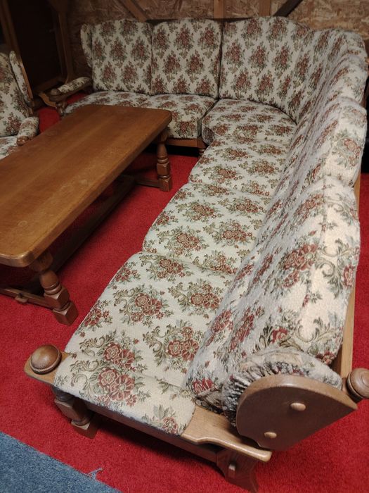 Set canapea cu masă și fotoliu