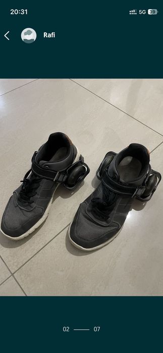 Role calcai incaltaminte iluminate Led cand se invart