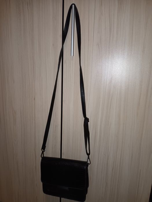 Дамска чанта с дълга дръжка
