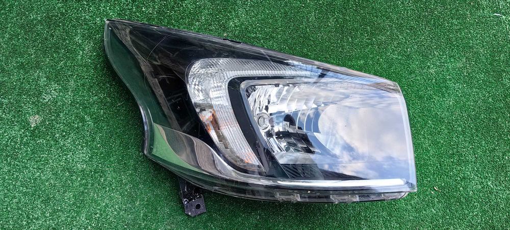 Фар за Renault Trafic / Рено Трафик