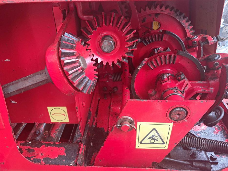 balotiera marca Welger AP 42