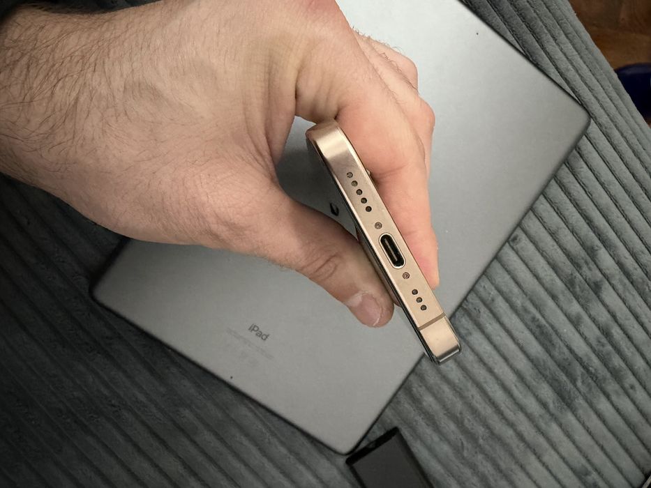 Iphone 16 pro desert titanium