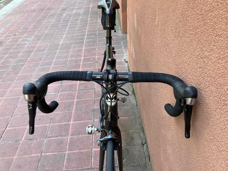 Entry level карбонов шосеен велосипед MEKK Shimano 105 2х10