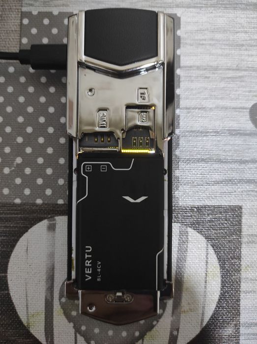Vertu телефон AU750