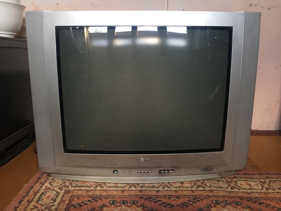 Продам три телевизора в рабочем состояниилдд.10000-первый,15000-второй