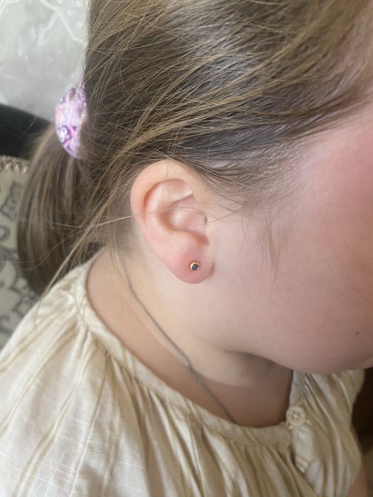 Прокол ушей стадекс