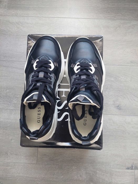 Sneakers Guess,o singura purtare