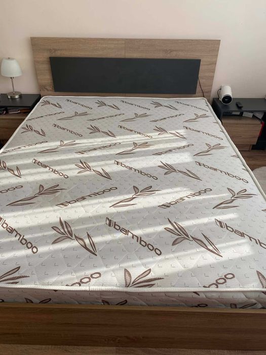 Продавам спалня 160/200 см с матрак - отлично състояние