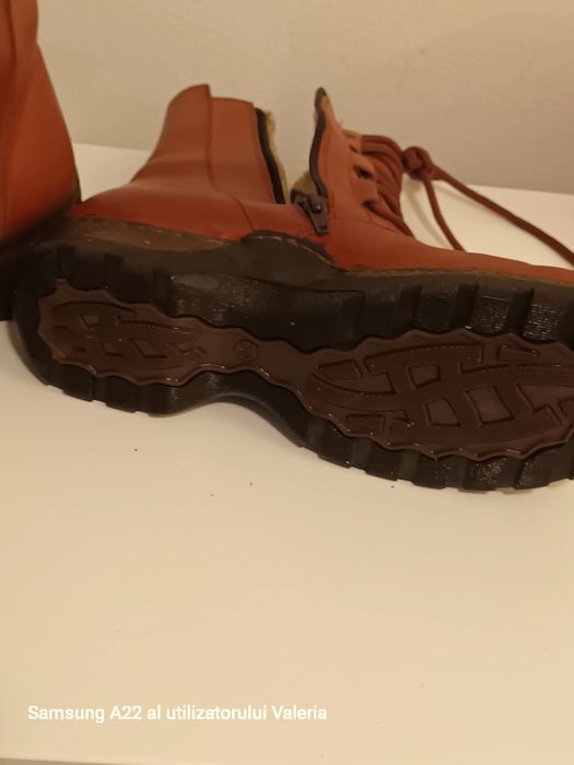 Ghete de damă din piele maro!