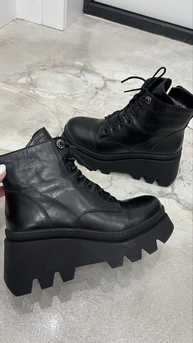 Продам кожанные зимние полу сапожки