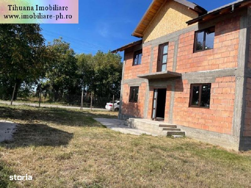 Casa la rosu de vanzare - Lipanesti