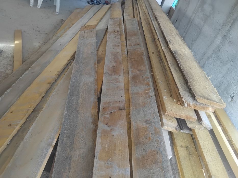 Vând scândură pentru construcții
