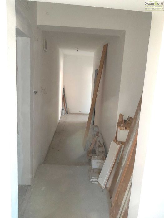 Тристаен апартамент до трето и четвърто училище, гр.Монтана