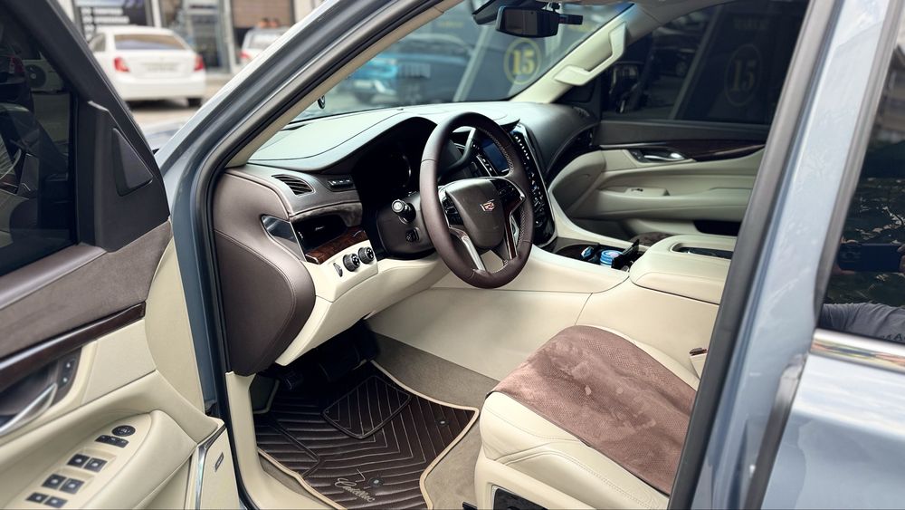 Cadillac Escalade / 2017