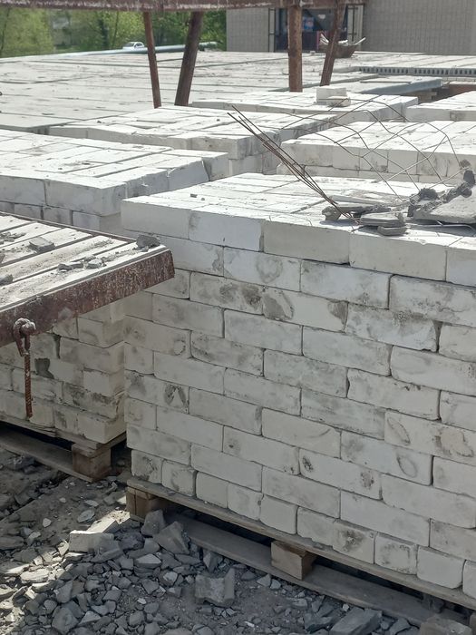Продам кирпич полуторка б/у