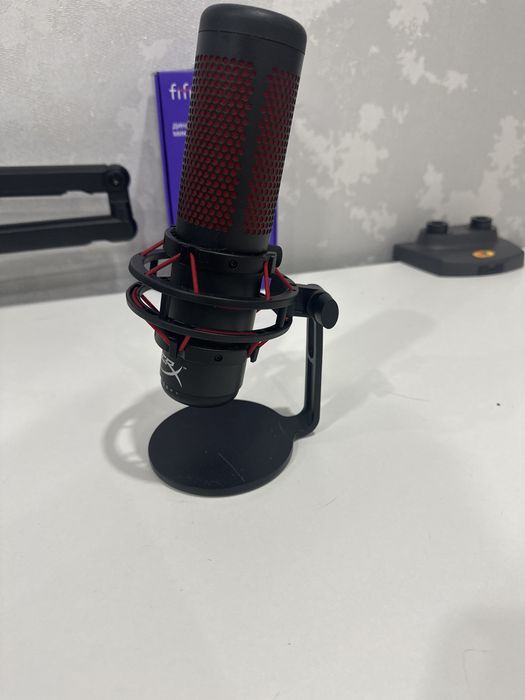 Продам микрофон hyperx quadcast