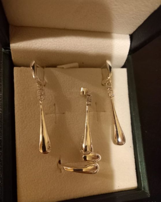 Продается серебряный набор 990 пробы