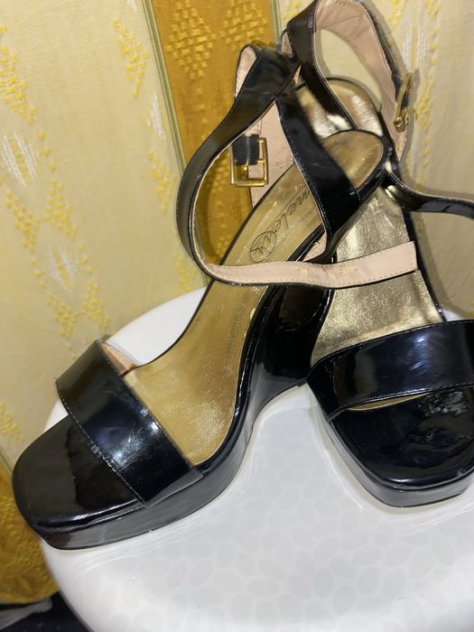 Новые женские босоножки