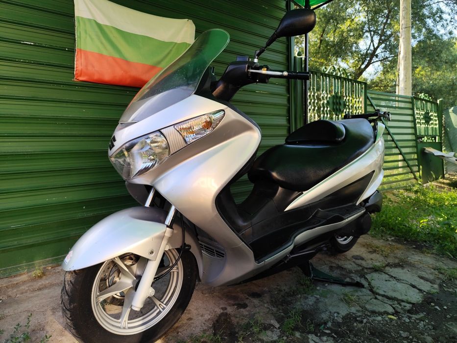 Сузуки Бъргман 200 Suzuki burgman 200