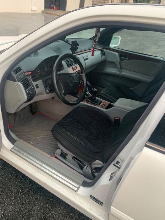 Продается Mercedes E-230